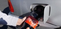Как можно применить Coca-Cola в авто?