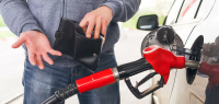 В Госдуме советуют снизить цены на бензин в кризис