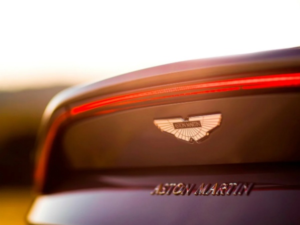 Aston Martin V8 Vantage Family фото